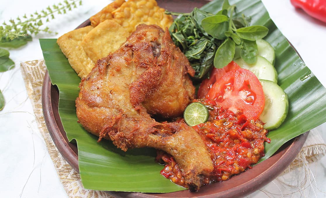 Cara Membuat Ayam Penyet Super Pedas